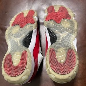 Jordan 11 cherry low